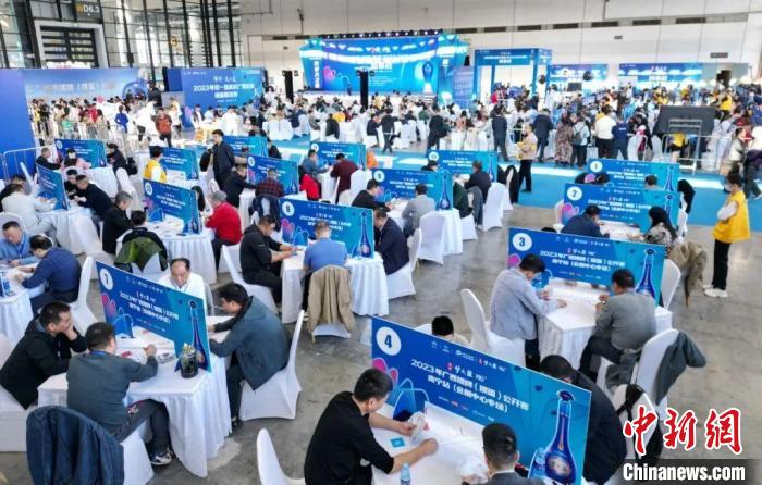 城市掼牌联赛南宁揭幕战启幕 32城俱乐部角逐6