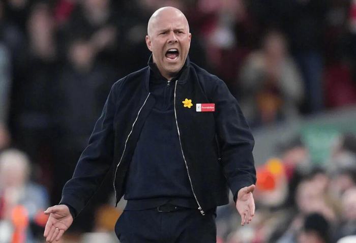 利物浦主帅斯洛特换人策略引彭南特质疑