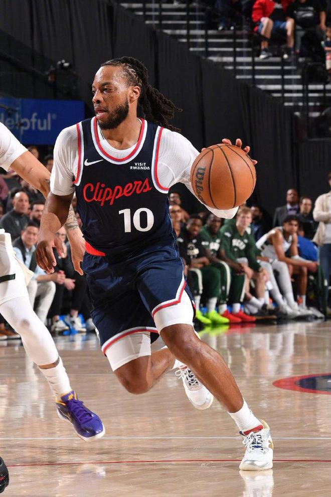 快船狂胜雄鹿46分 莱昂纳德创队史纪录