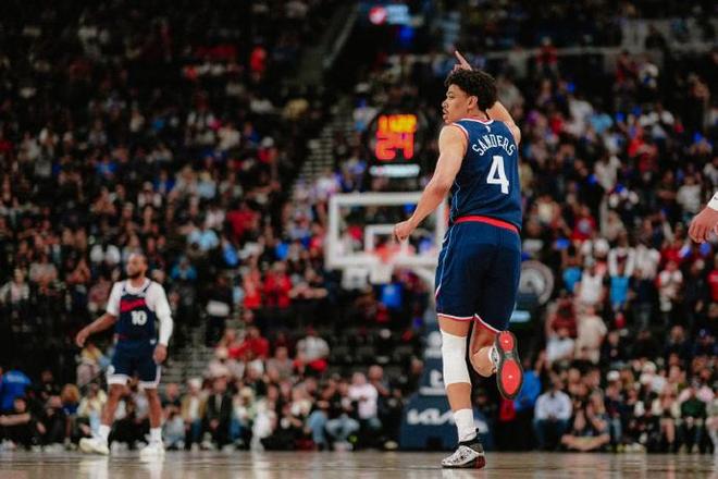 快船狂胜雄鹿46分 莱昂纳德创队史纪录