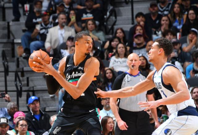 文班亚马复出砍下40+追平队史纪录 马刺轻取独行