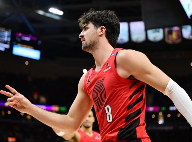 字母哥拒绝西海岸加盟开拓者成泡影