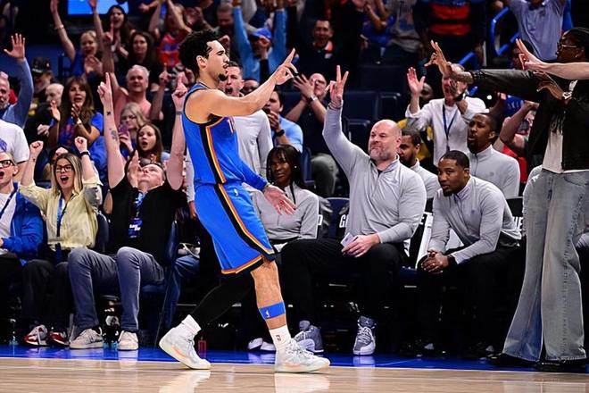 雷霆力克掘金豪取6连胜 麦凯恩13+1+1成关键先生