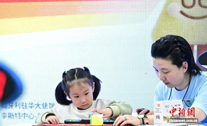 第三届中匈青少年魔方赛哈尔滨落幕 青少年竞技